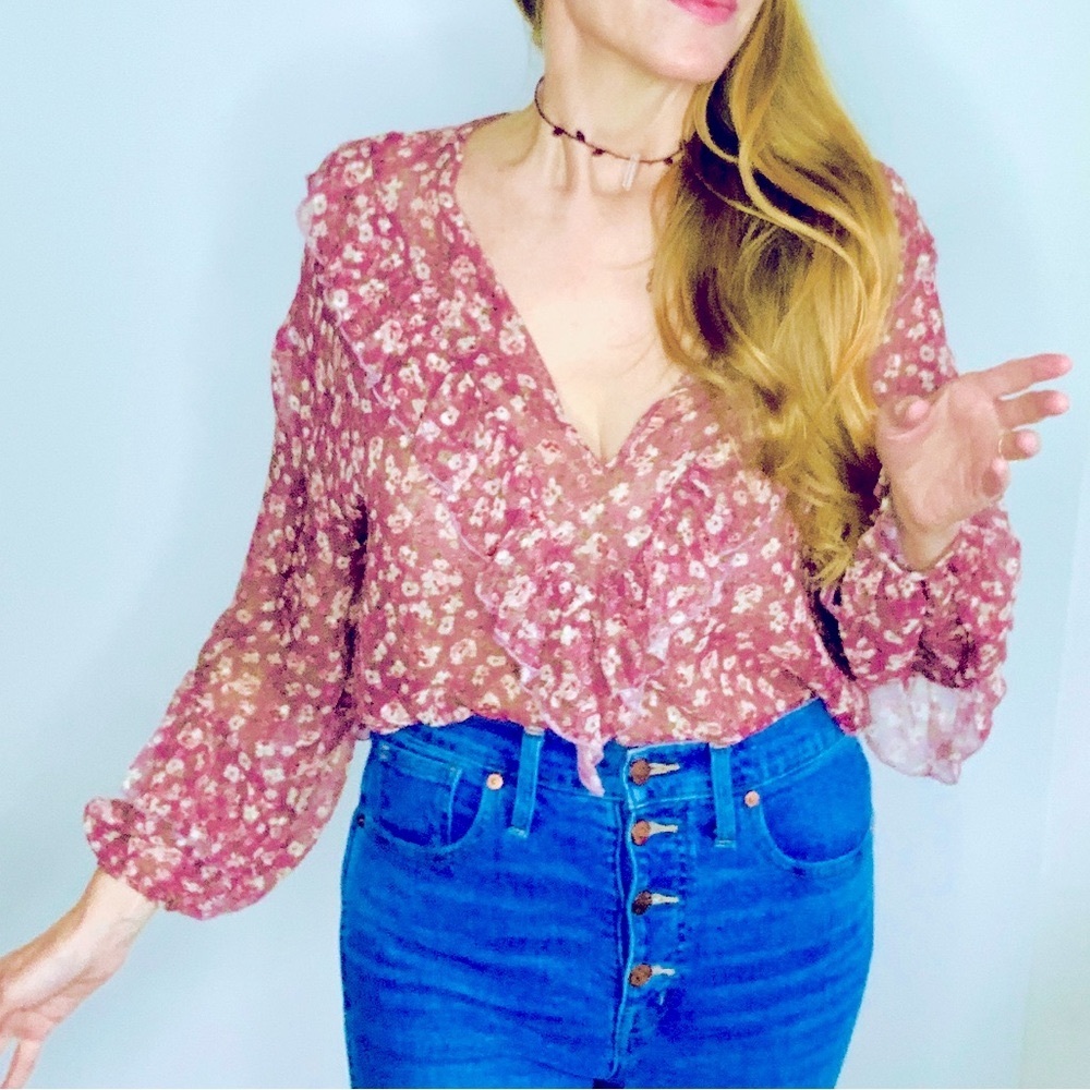 Stunning Doen- Like Blouse 🌸💜Floral on a beautiful rosy mauve background